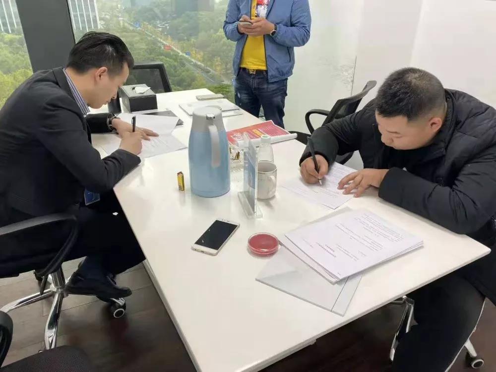 熱烈祝賀楊總簽約創綠家四川省瀘州市區級代理！